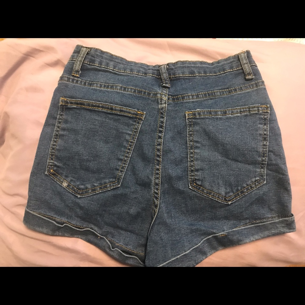 Shorts - Picture 3 of 3